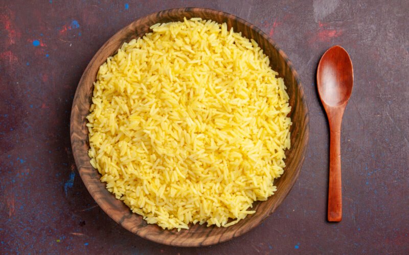 طريقة عمل الأرز بالكركم بوصفة سهلة وسريعة